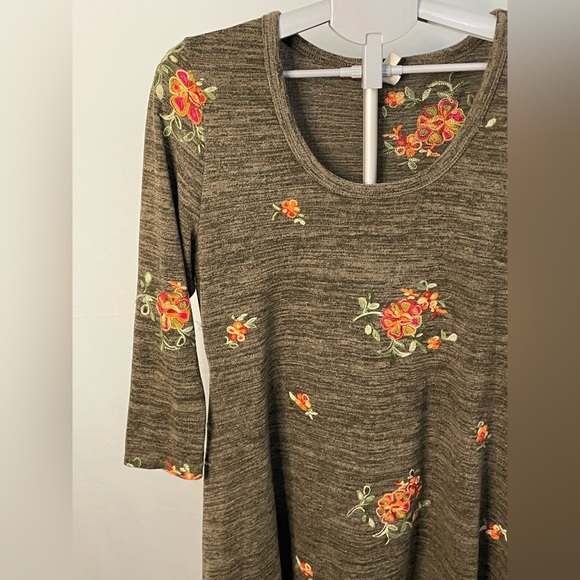 Fig and Flower Floral Embroidered Women's Top size large - Picture 4 of 10